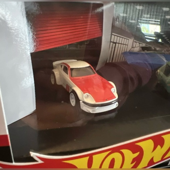 2020 HOT WHEELS PREMIUM~NISSAN 4 PIECE GARAGE DIORAMA BOX SET - Picture 13 of 13